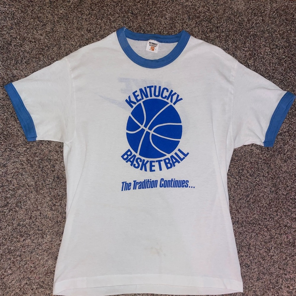 Vintage Nike Kentucky basketball t-shirt size mens large, fits more like small